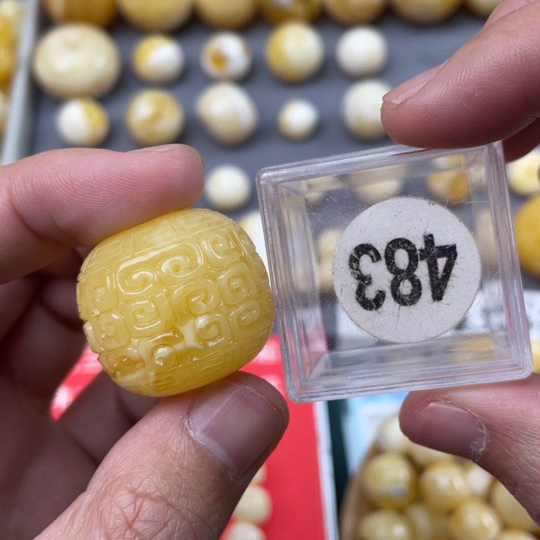 蜜蜡珠宝奇石未镶嵌