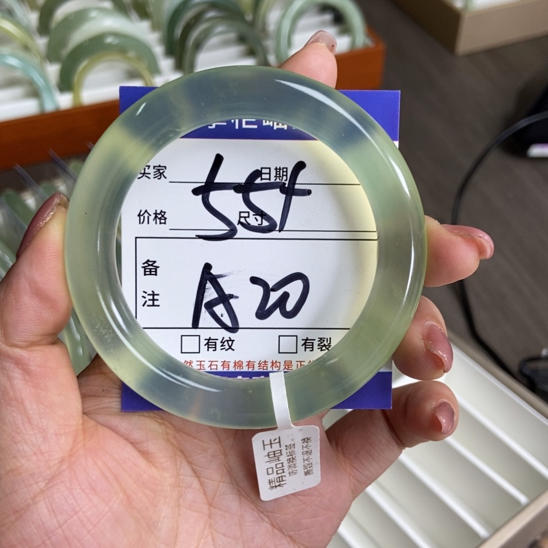 岫玉手镯手镯未镶嵌