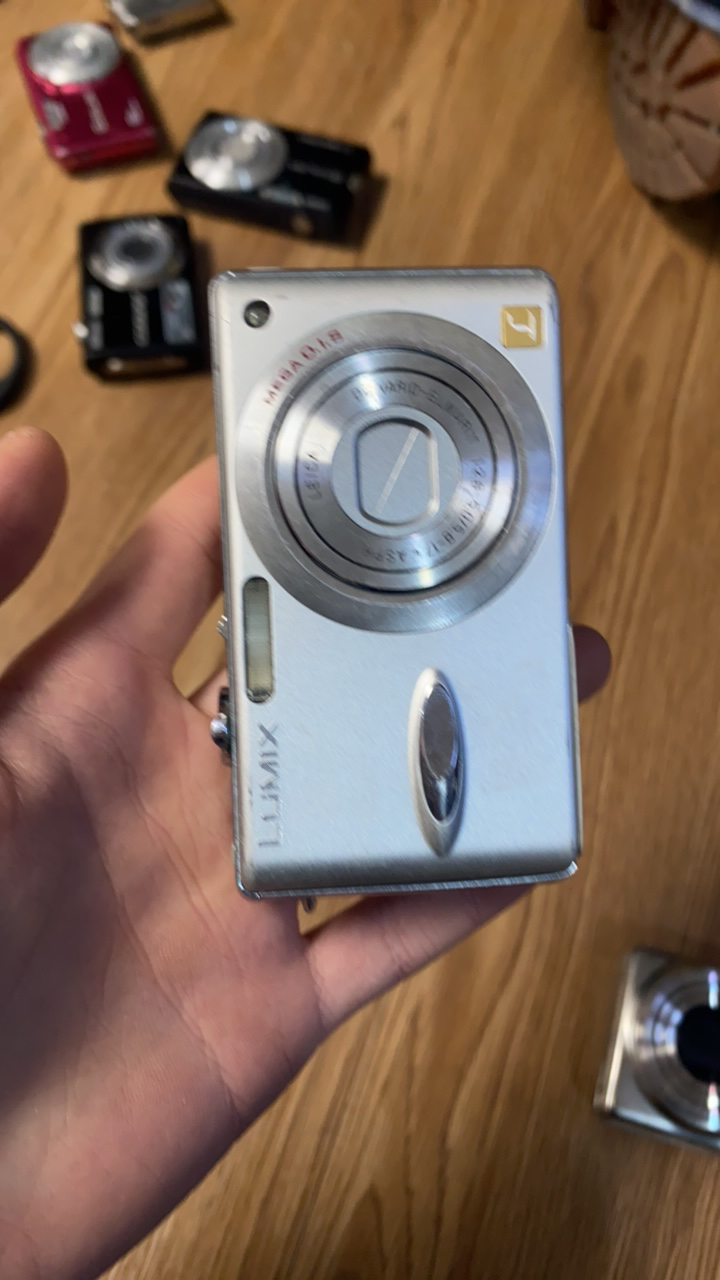 9新 Panasonic/松下 松下fx8 500万像素 3倍光学变焦