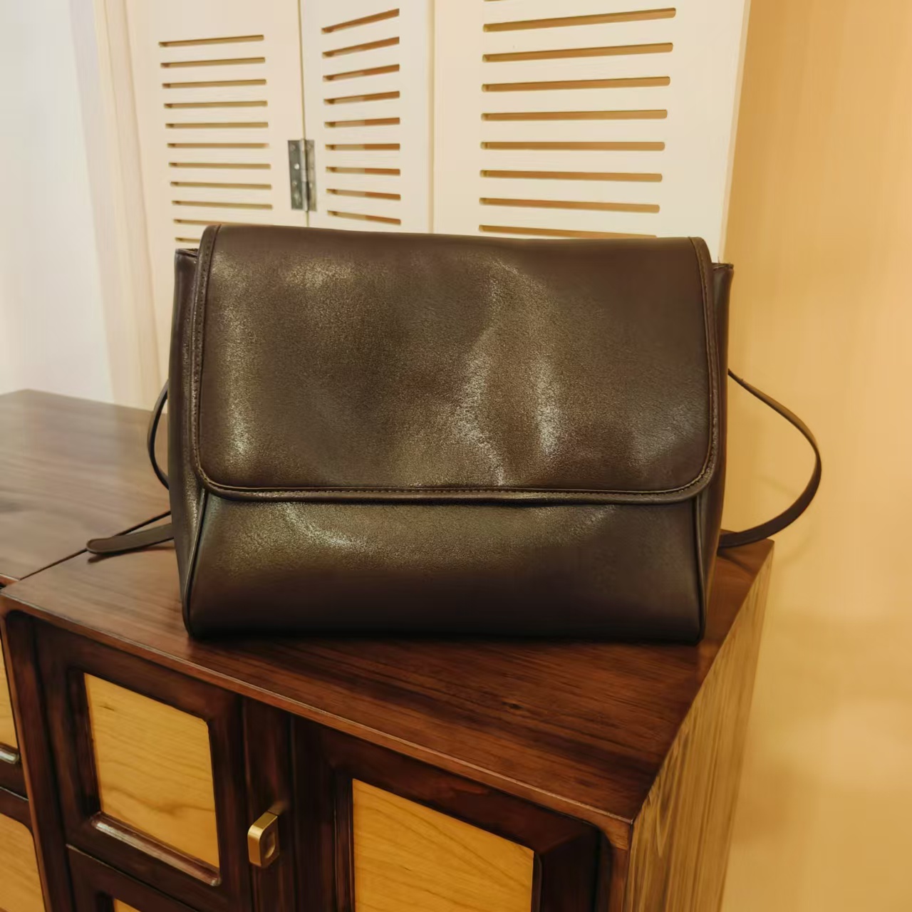 高级感休闲邮差包2024新款手提包女大容量时尚