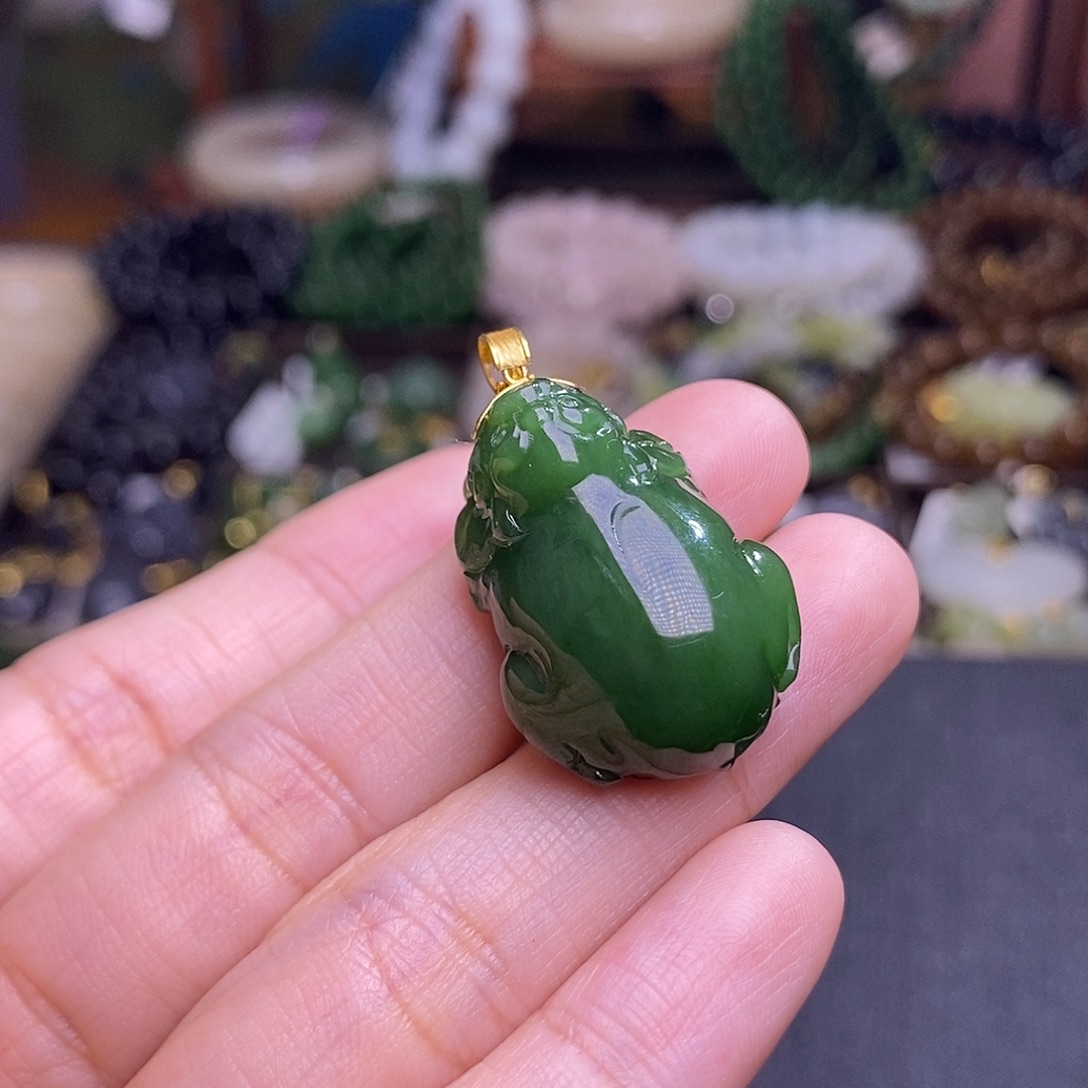 和田玉未镶嵌颈饰碧玉貔貅辣绿18.K金