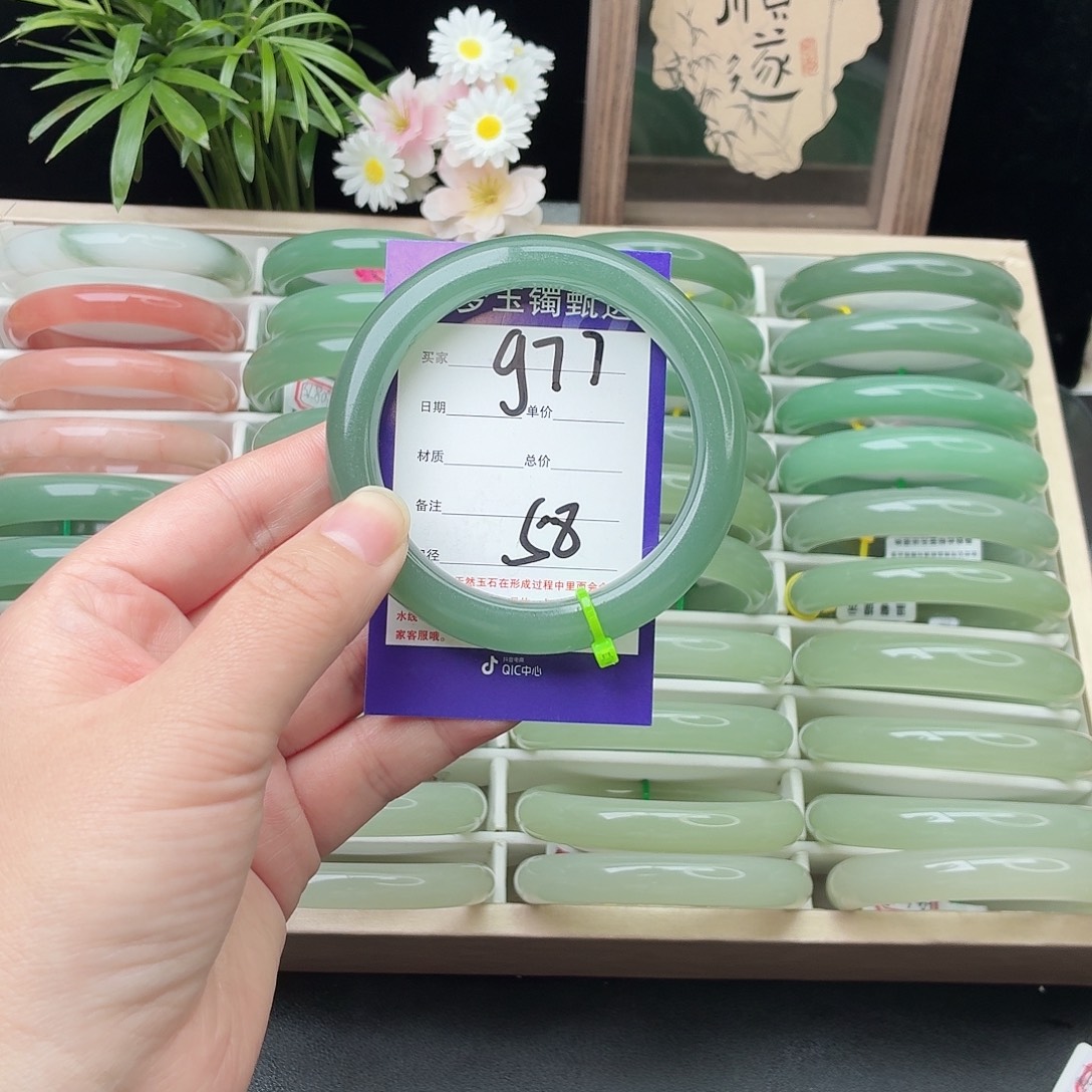 石英质玉未镶嵌手镯