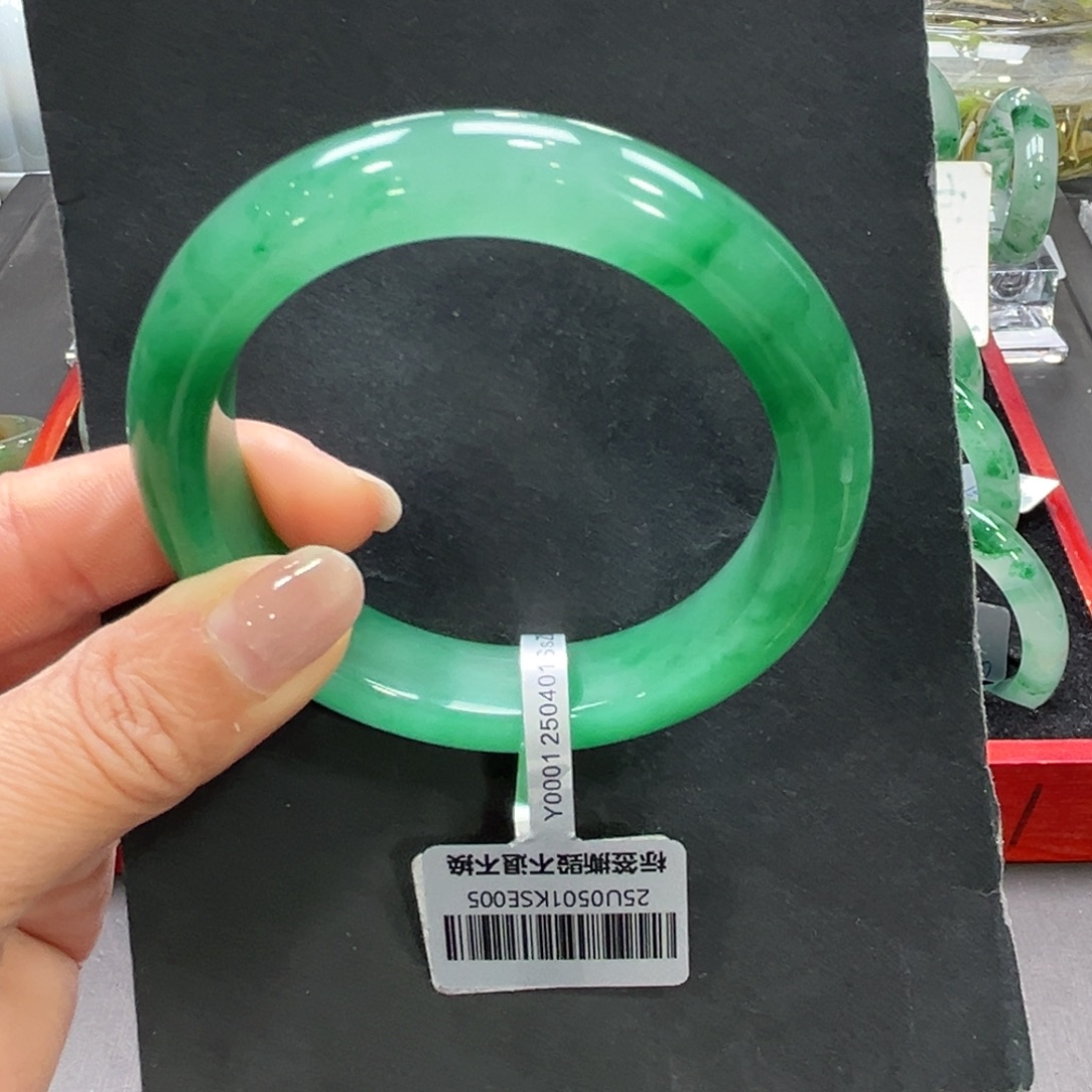 向***生石英质玉（非洲翠）未镶嵌手镯➕小玥57.5