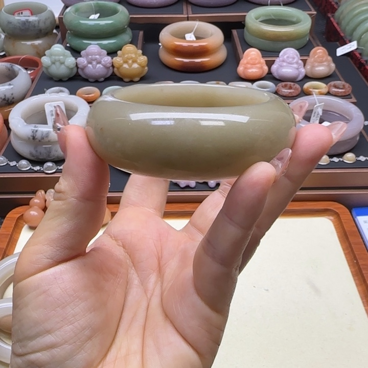 石英岩玉未镶嵌手镯57.8