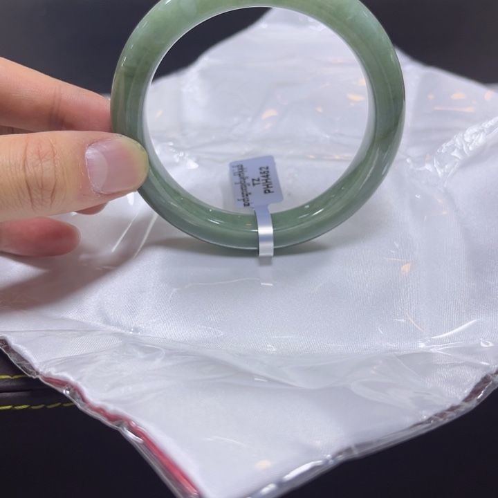 翡翠手镯未镶嵌天然A货翡翠缅料手镯多样性发货团购发一件