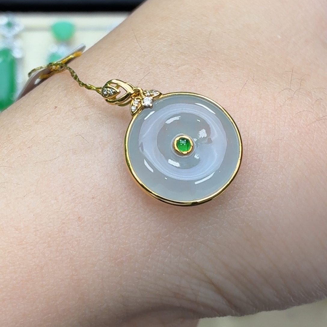 翡翠18K金镶嵌颈饰