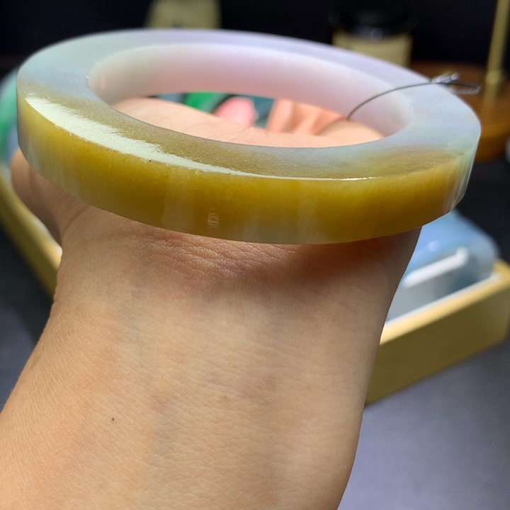 定制翡翠半水黄翡54-58圆条未镶嵌