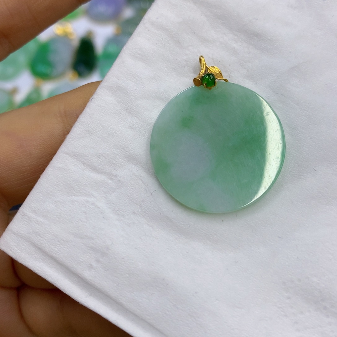 翡翠18K金镶嵌颈饰翡翠