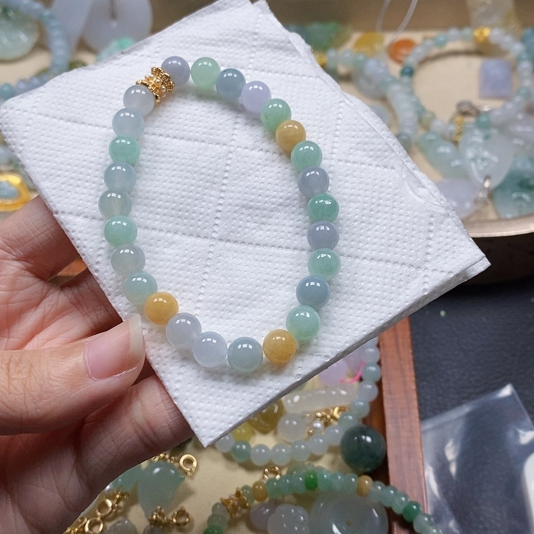 翡翠颈饰未镶嵌闪