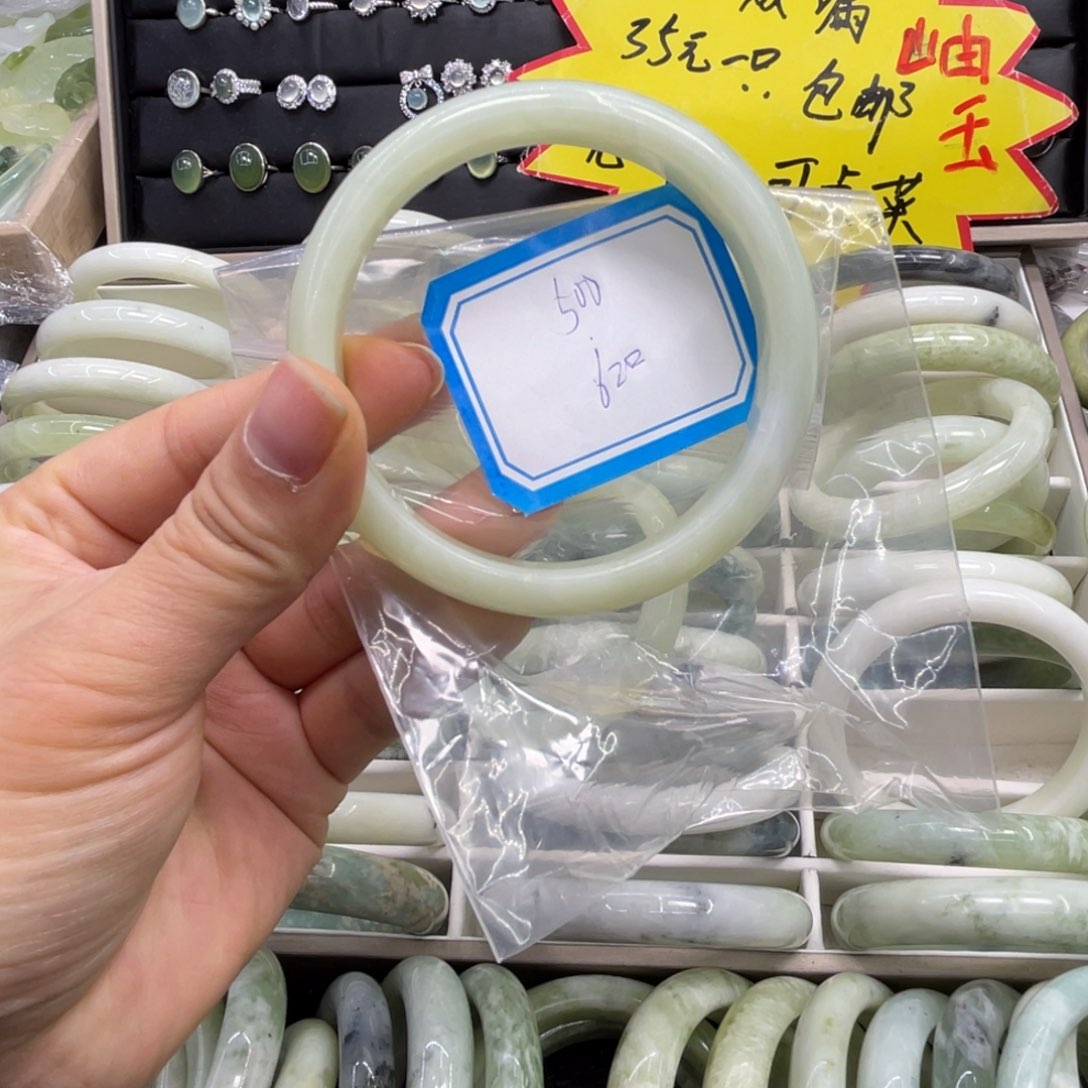 蛇纹石玉手镯未镶嵌