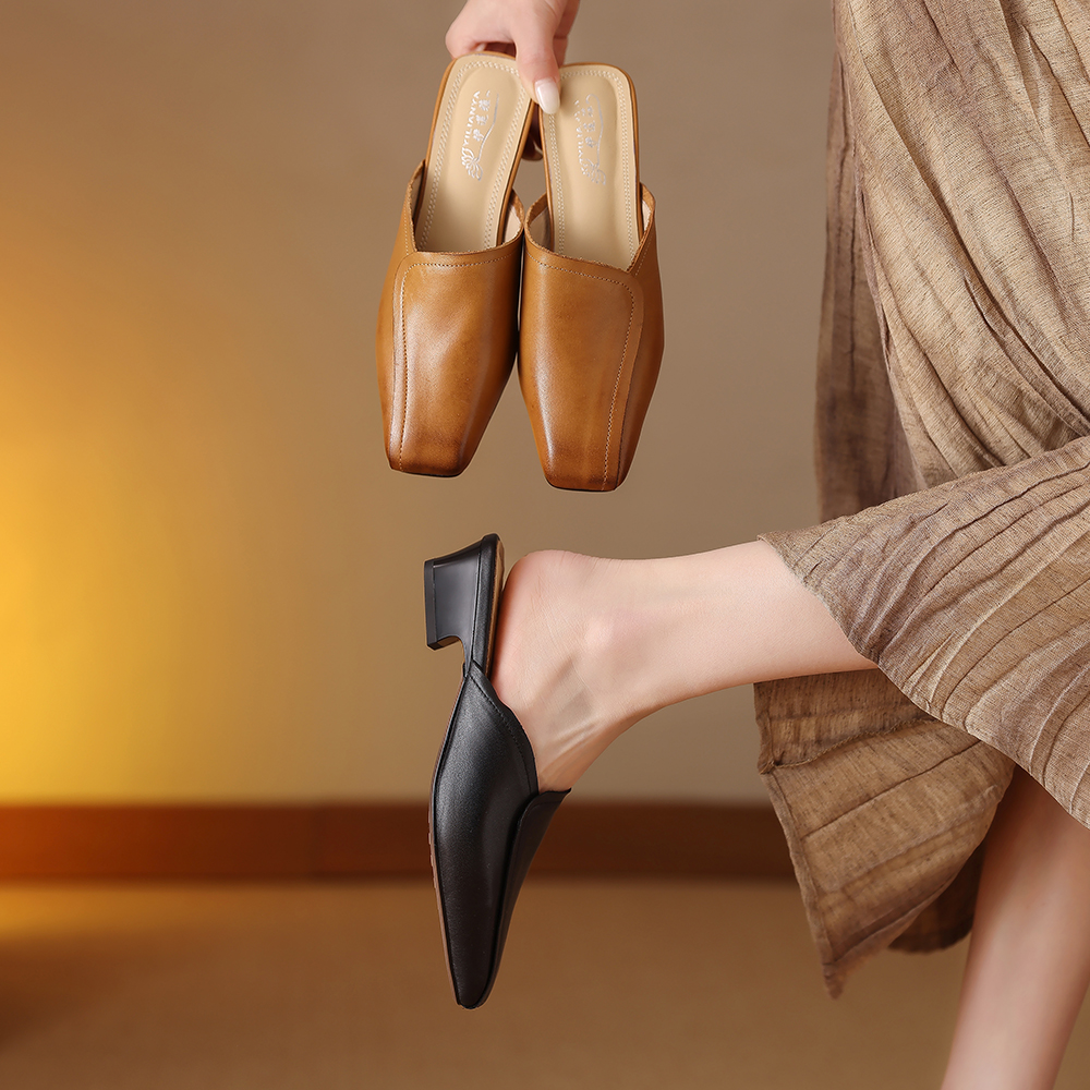 1952-2包头拖鞋女2025夏季新款粗跟中跟真皮外穿半拖方头时尚凉拖