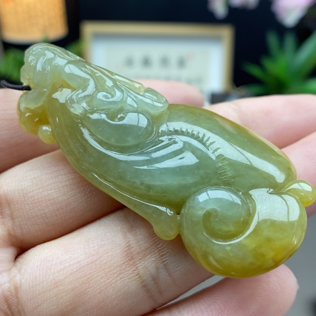 翡翠未镶嵌颈饰吊坠和42