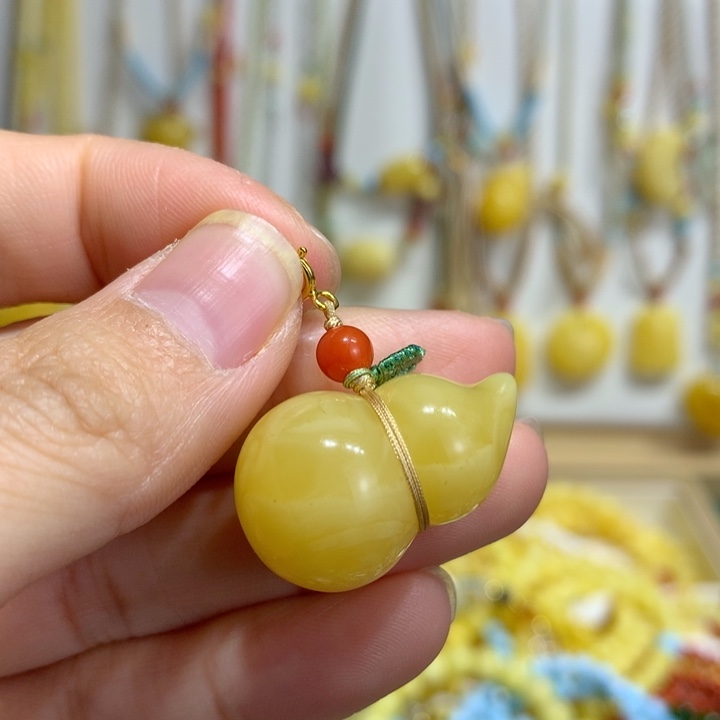 蜜蜡未镶嵌裸石配饰