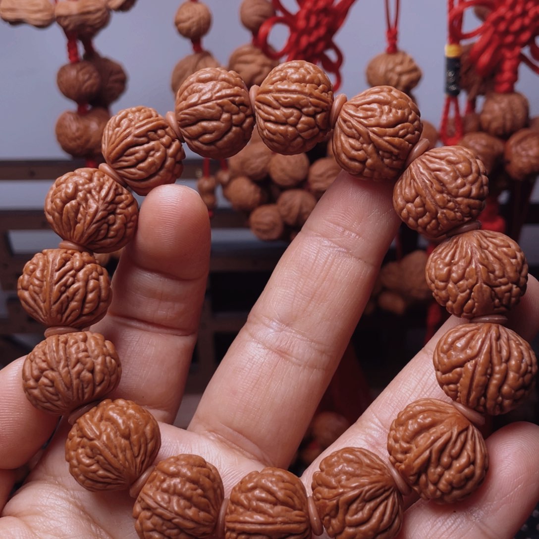 木质类龙纹桃枭手串