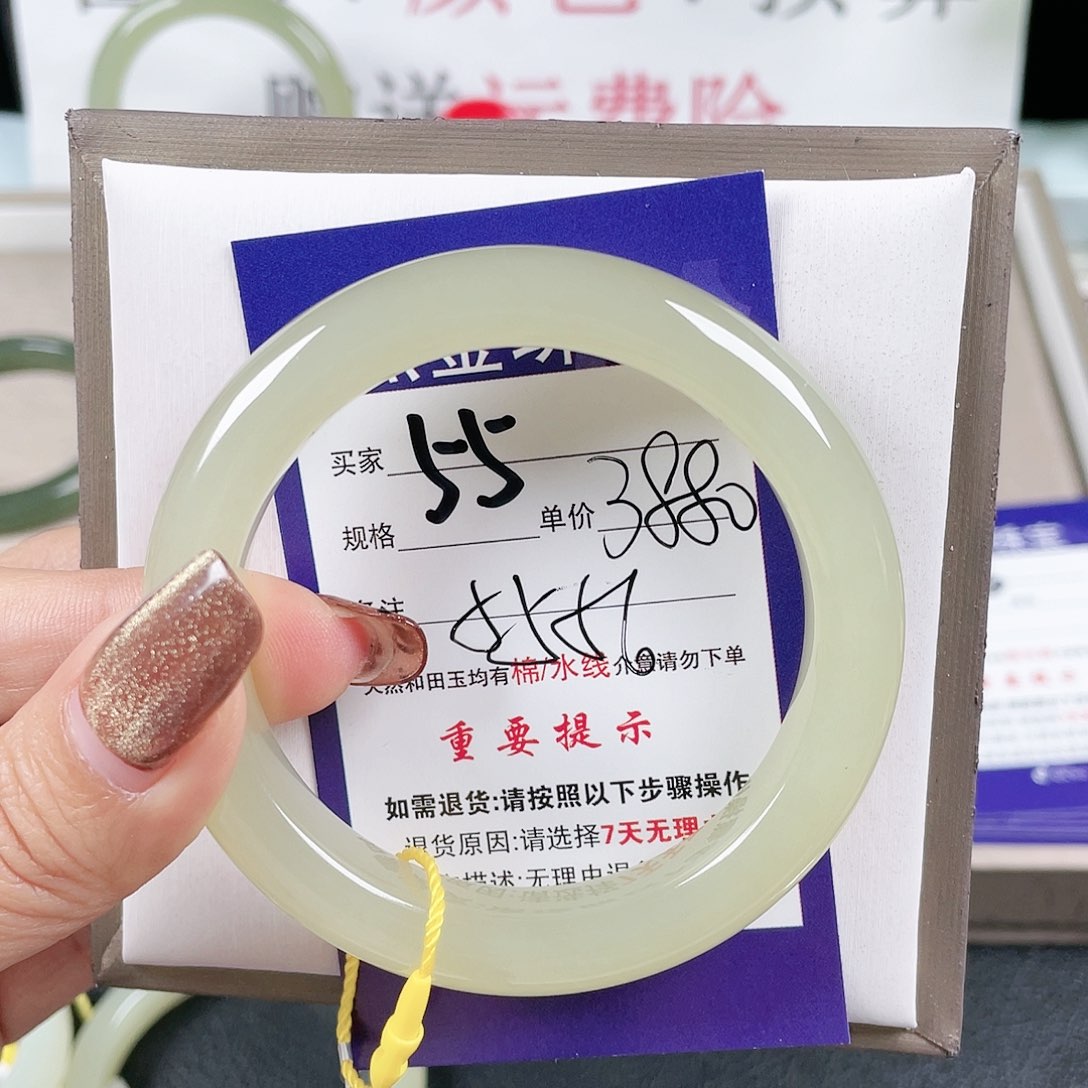 和田玉手镯未镶嵌y***?