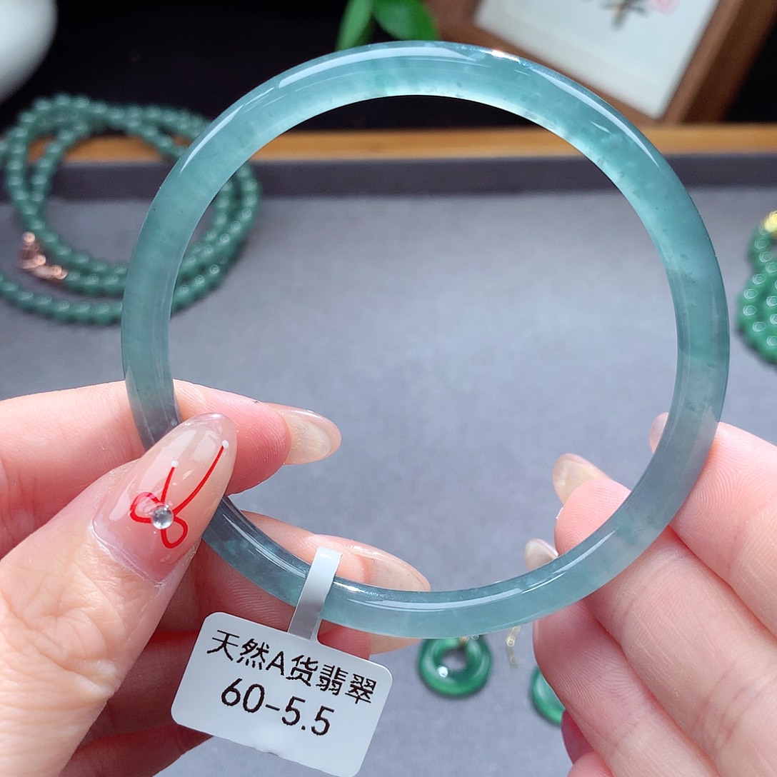 翡翠手镯（圆镯）未镶嵌