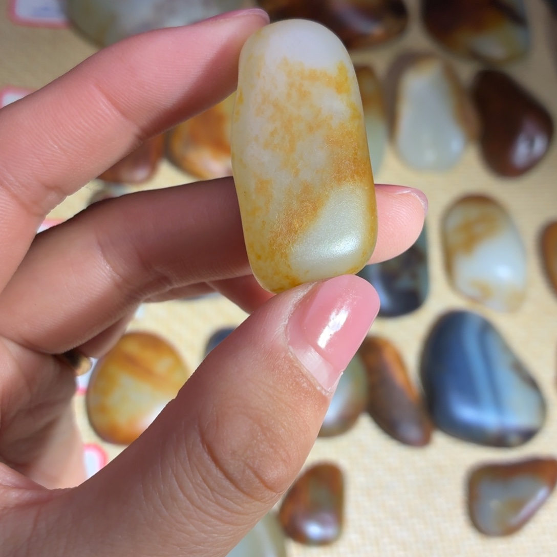 在***…和田玉未镶嵌挂件24g