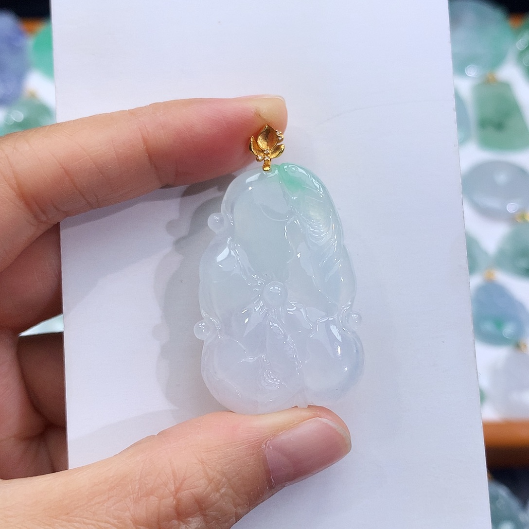 翡翠18K金镶嵌颈饰翡翠吊坠