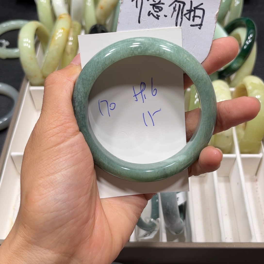 未镶嵌蛇纹石玉手镯