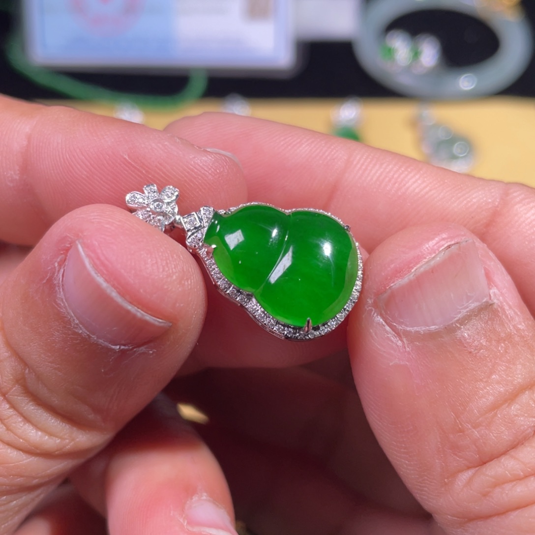 翡翠颈饰18K金镶嵌翡翠