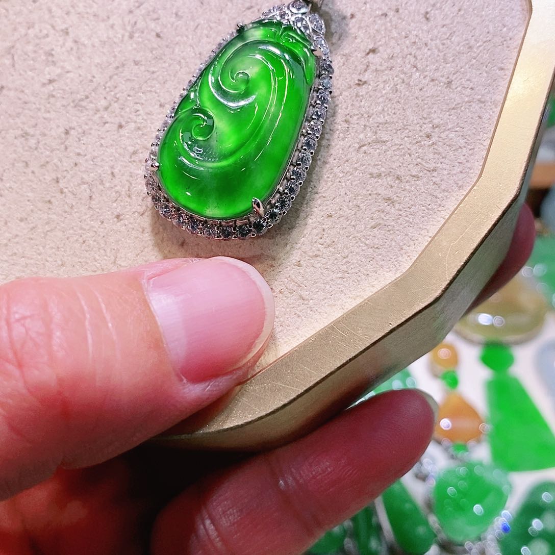 【闪购商品】翡翠挂件未镶嵌裸石