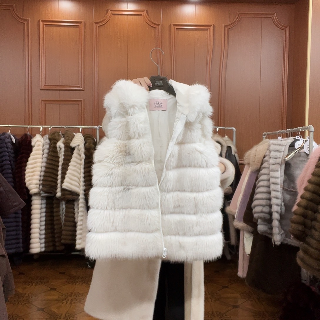 不退货马甲130斤白色