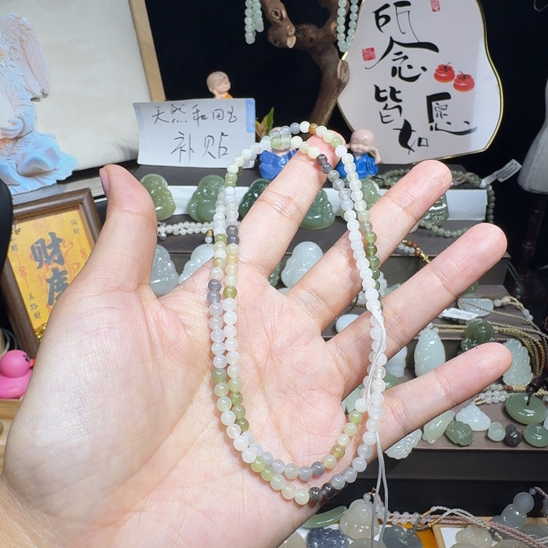 小***!和田玉未镶嵌颈饰