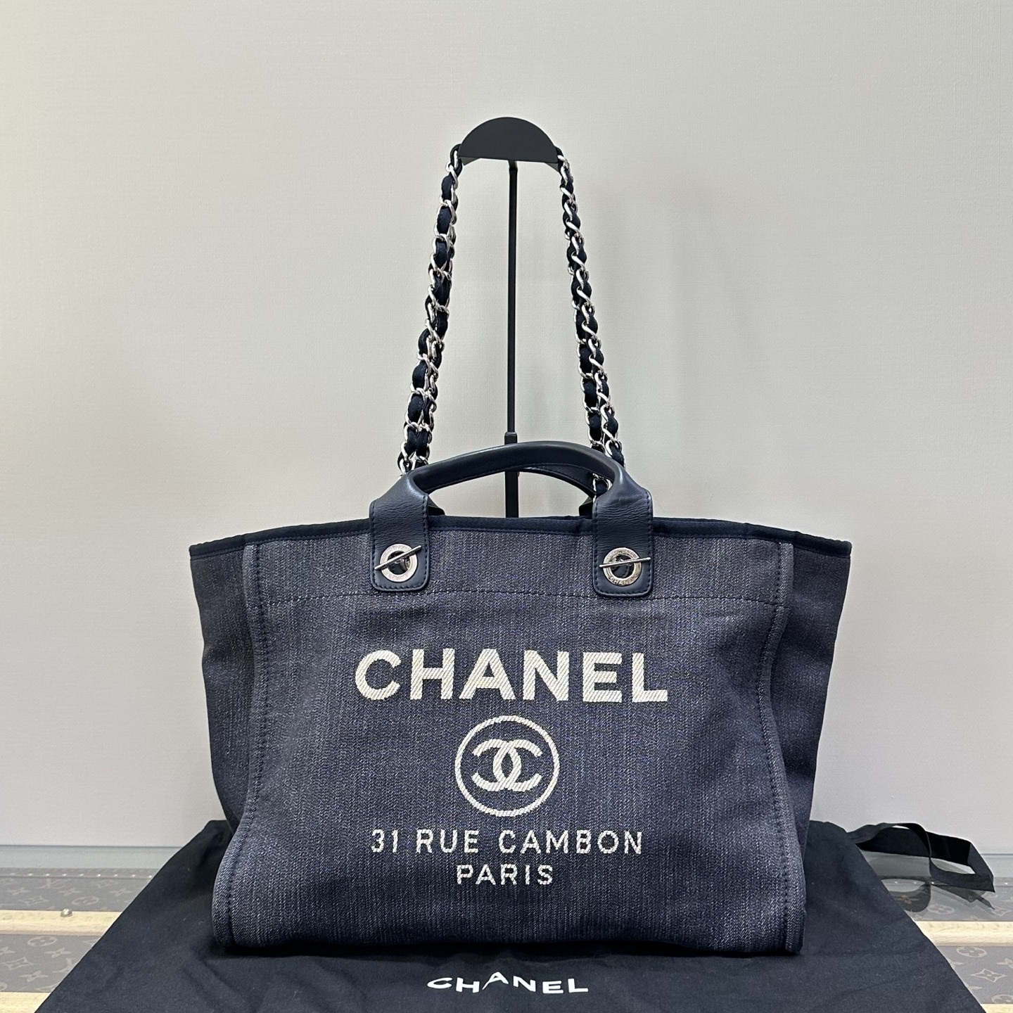 95新 Chanel/香奈儿 蓝黑拼色银扣手提单肩沙滩包90154