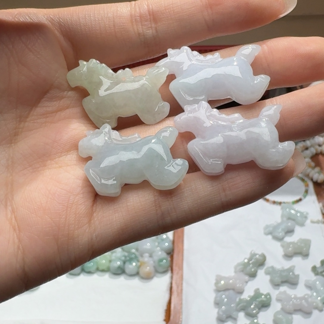 未镶嵌挂件翡翠艳*?