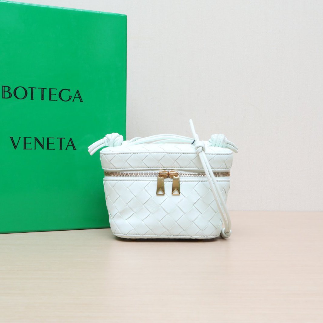 95新 BOTTEGA VENETA/葆蝶家 小花攀攀薄荷绿 皮革C 编织化妆包