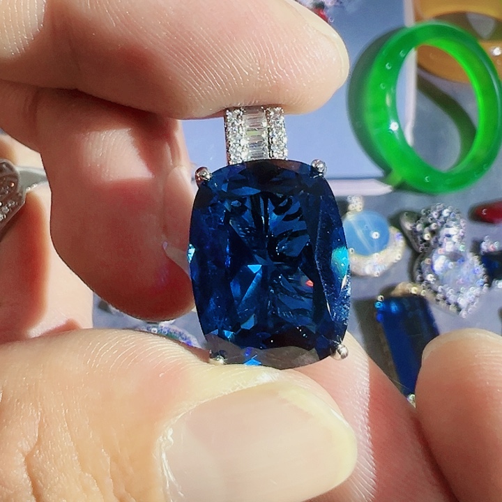 钨金无红宝蓝宝满钻镶嵌大宝贝