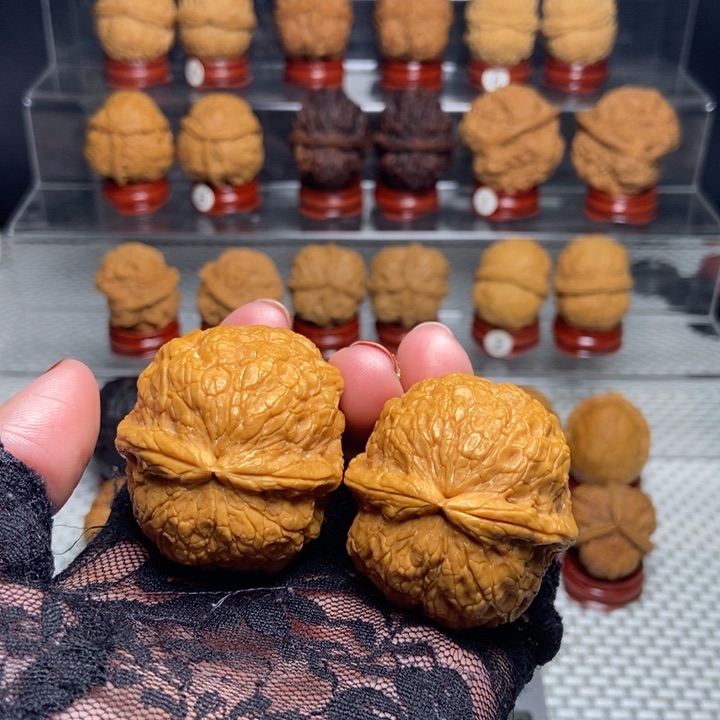 文玩核桃把件她***莉金丝绣球1