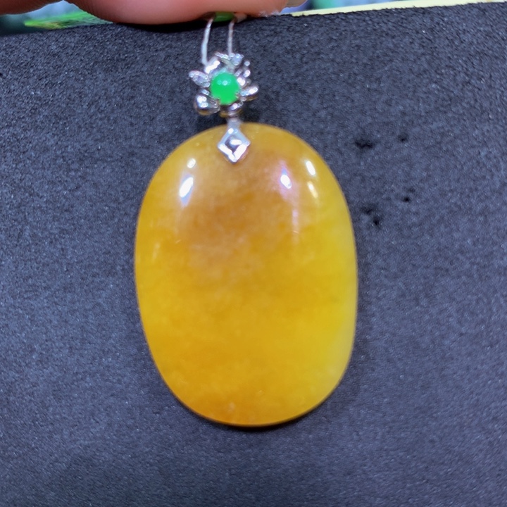 翡翠18K金镶嵌颈饰翡翠