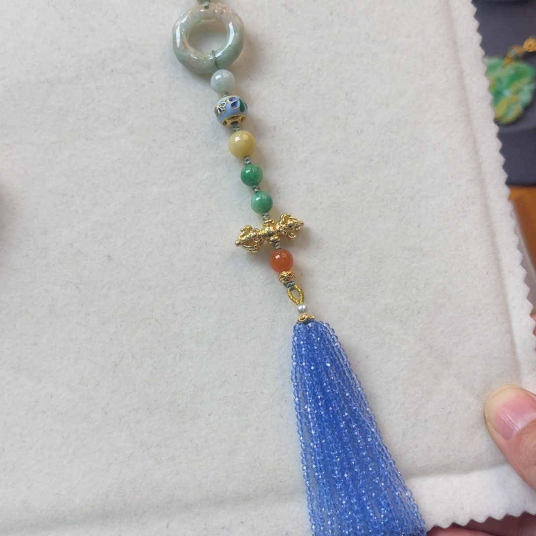 翡翠颈饰未镶嵌吊坠