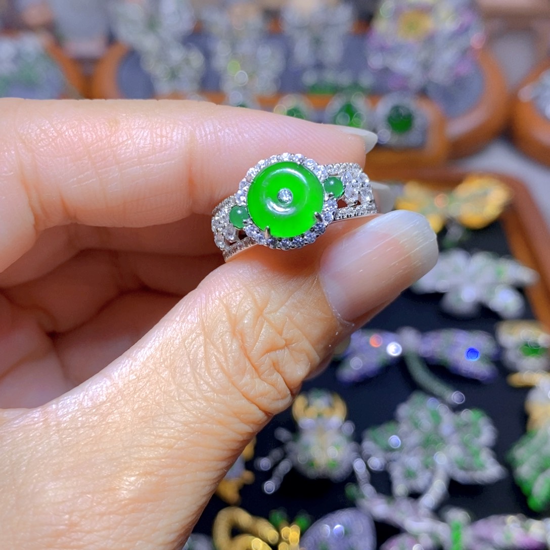 翡翠颈饰银S925镶嵌天然翡翠