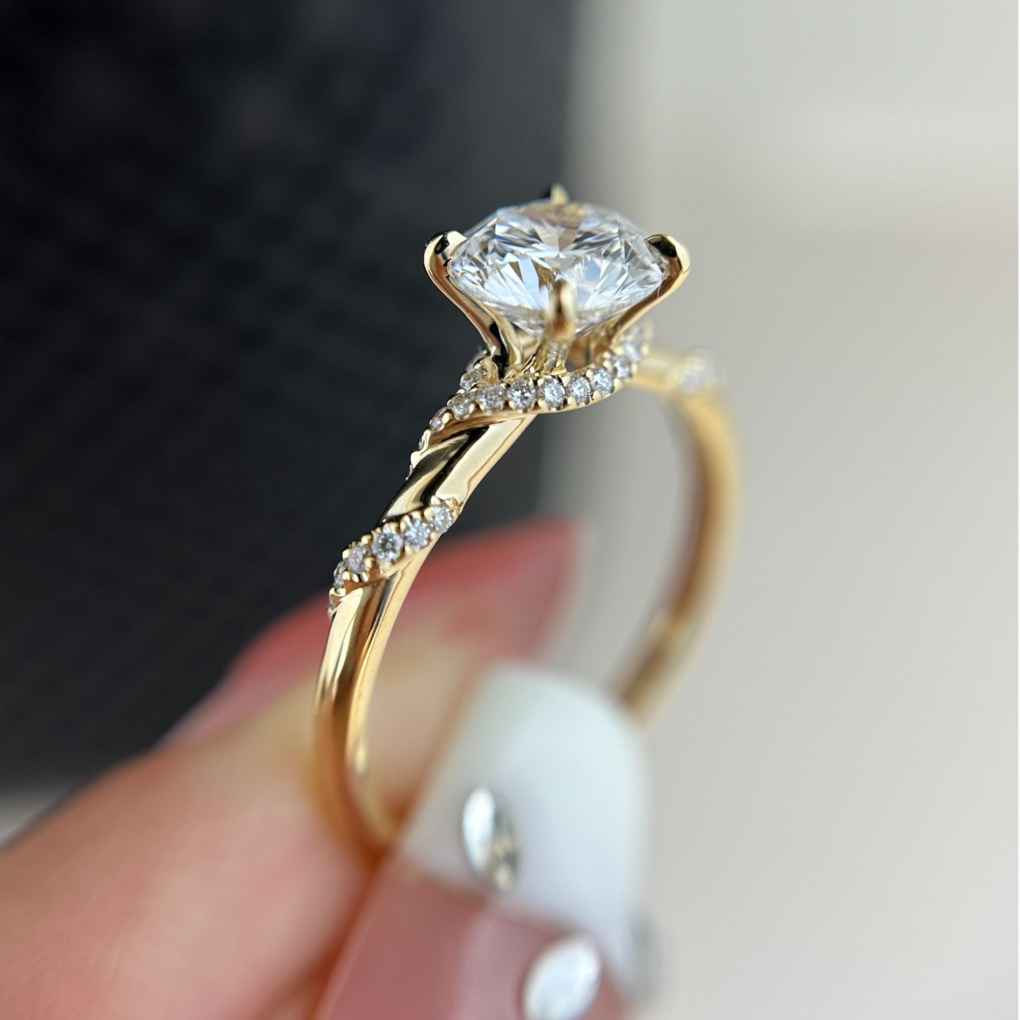 实验室培育钻石ins风培育钻戒指浪漫丝带款18K黄时尚戒指ins小众