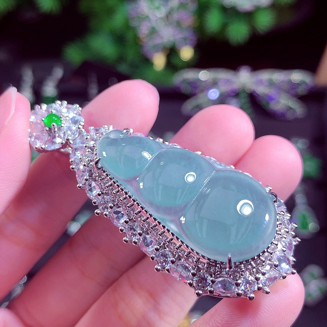 颈饰未镶嵌翡翠天然