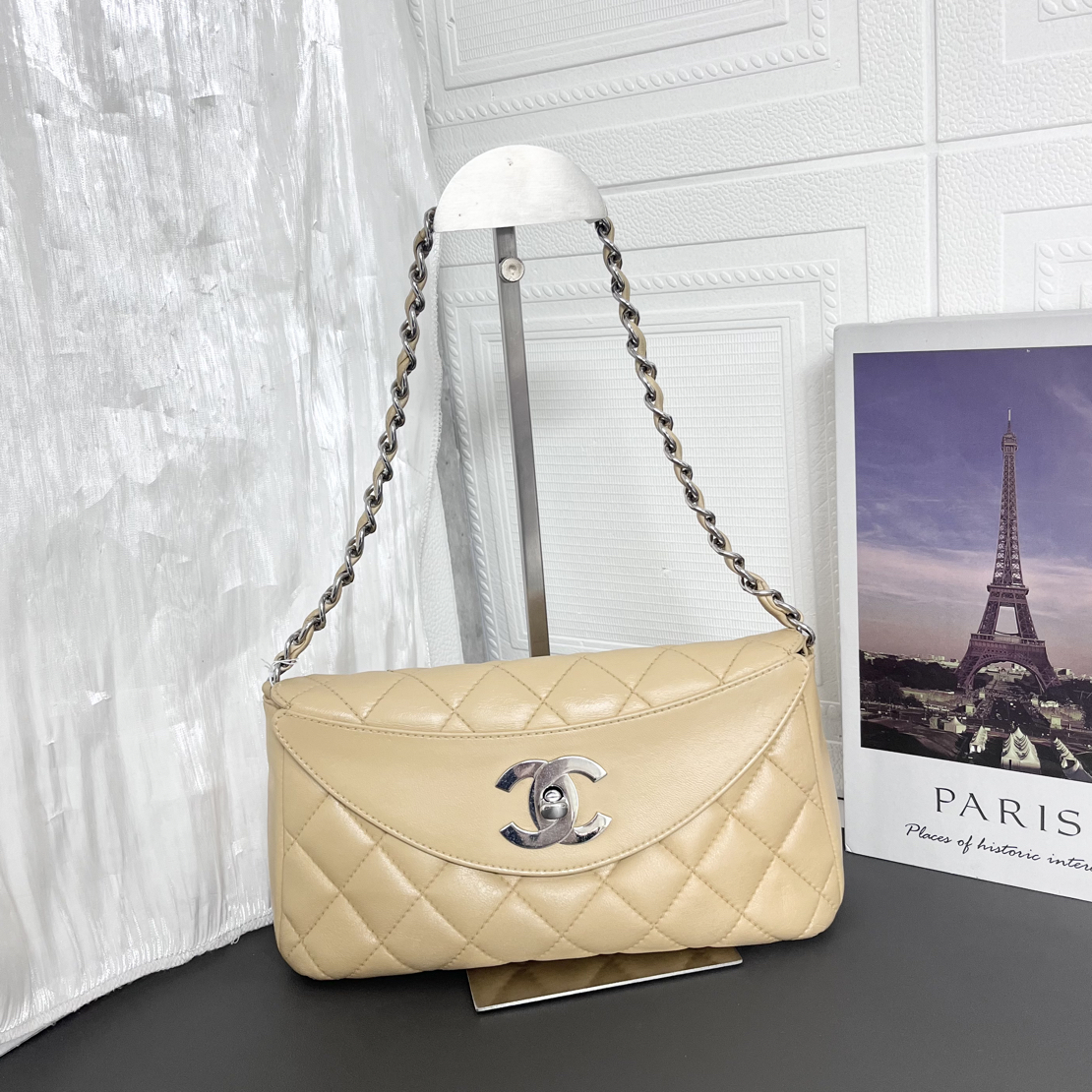 95新 Chanel/香奈儿 95新卡其色邮差手提包单肩包
