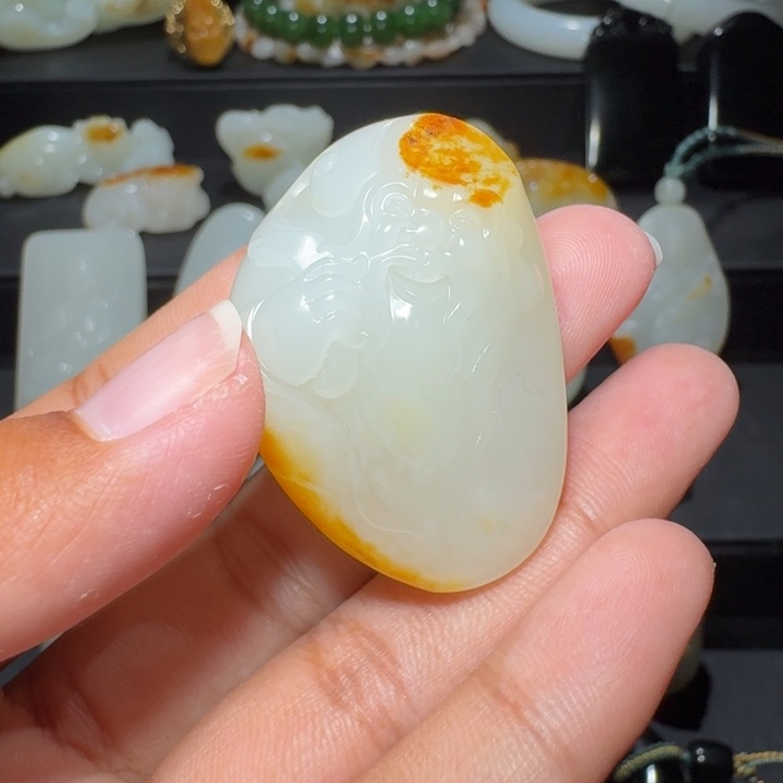 我***良和田玉未镶嵌颈饰