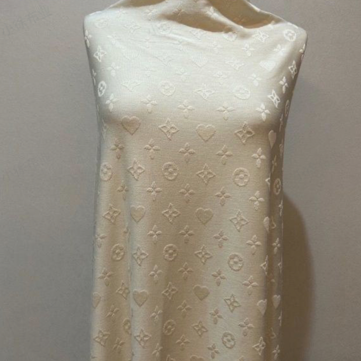 米白全棉单面提花爱心澳绒布料柔软亲肤