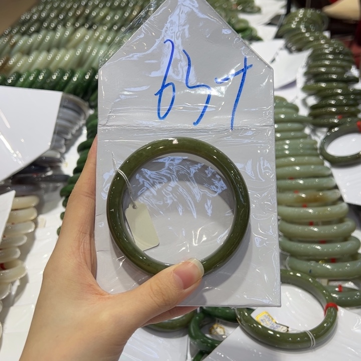 和田玉（糖玉）手镯未镶嵌半*粥