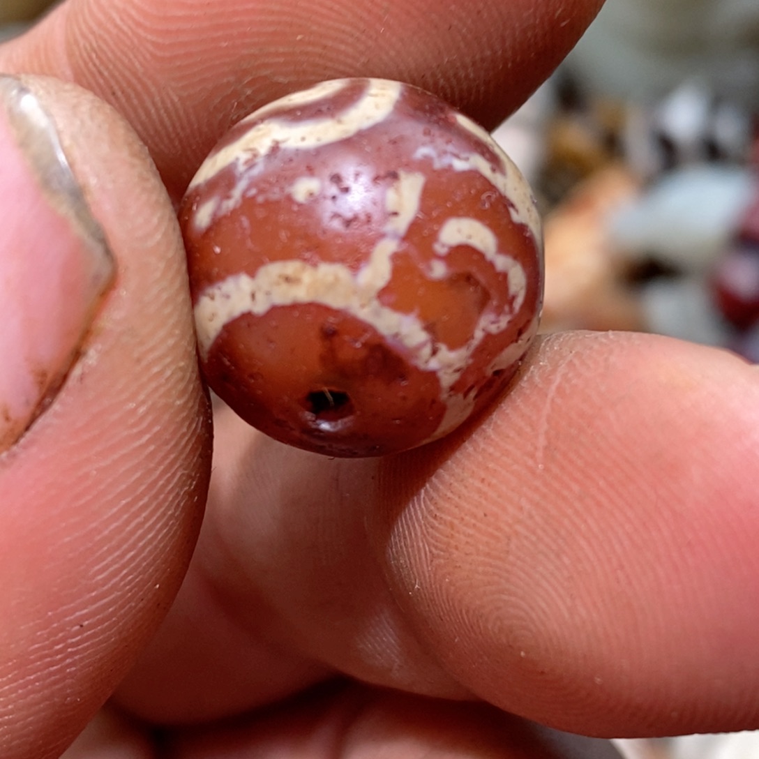 DIY琉璃珠子的颜色是蓝色的吗