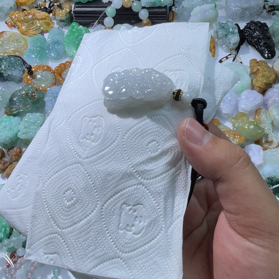 翡翠颈饰未镶嵌天然