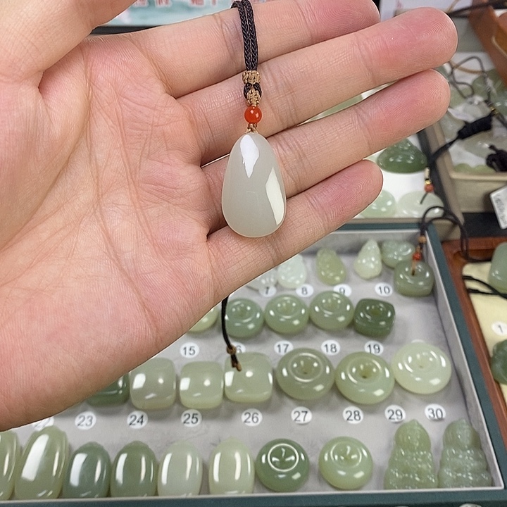 永***砖颈饰未镶嵌和田玉