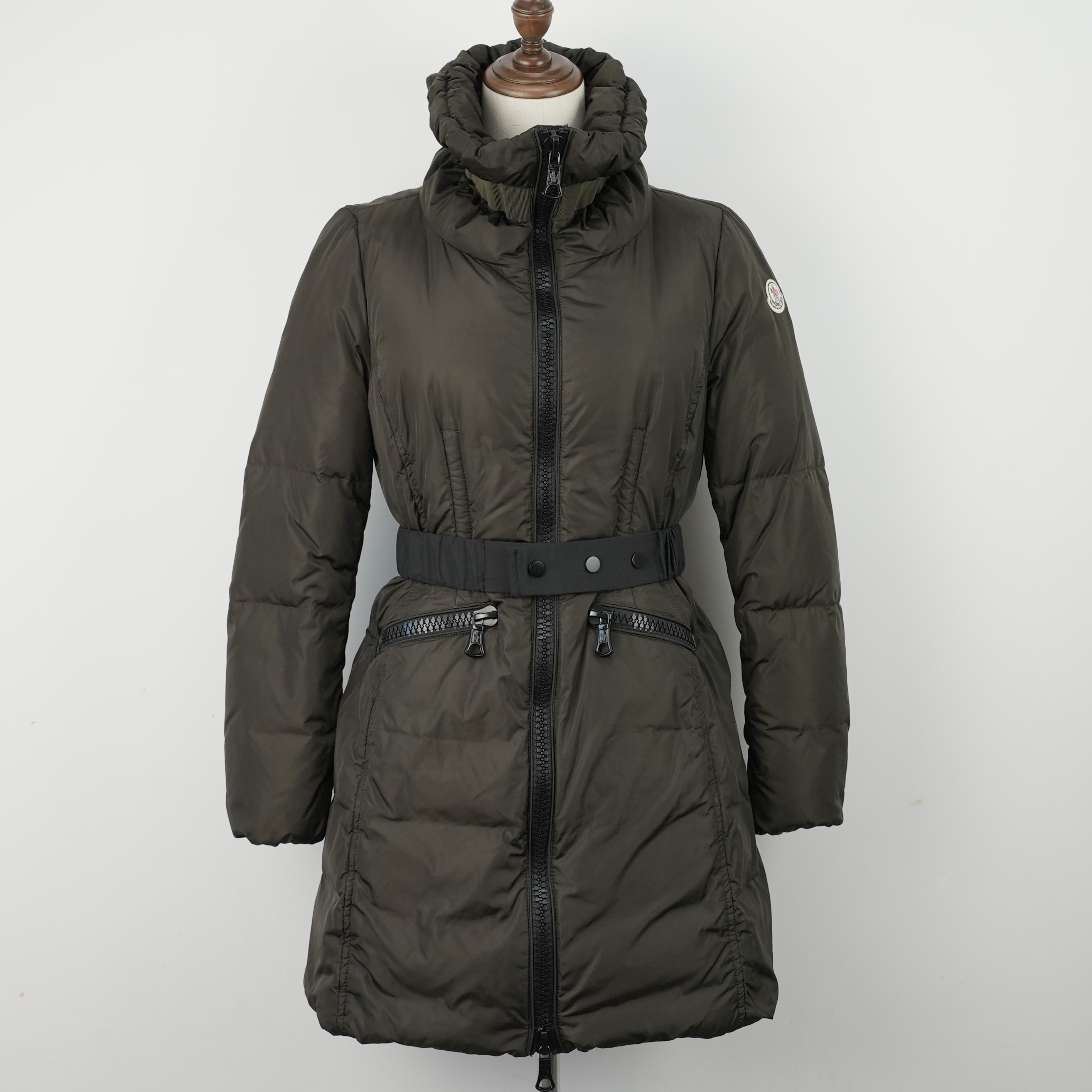 99新 MONCLER 羽绒/25110521羽绒服1码军绿色中长款手臂徽章女款