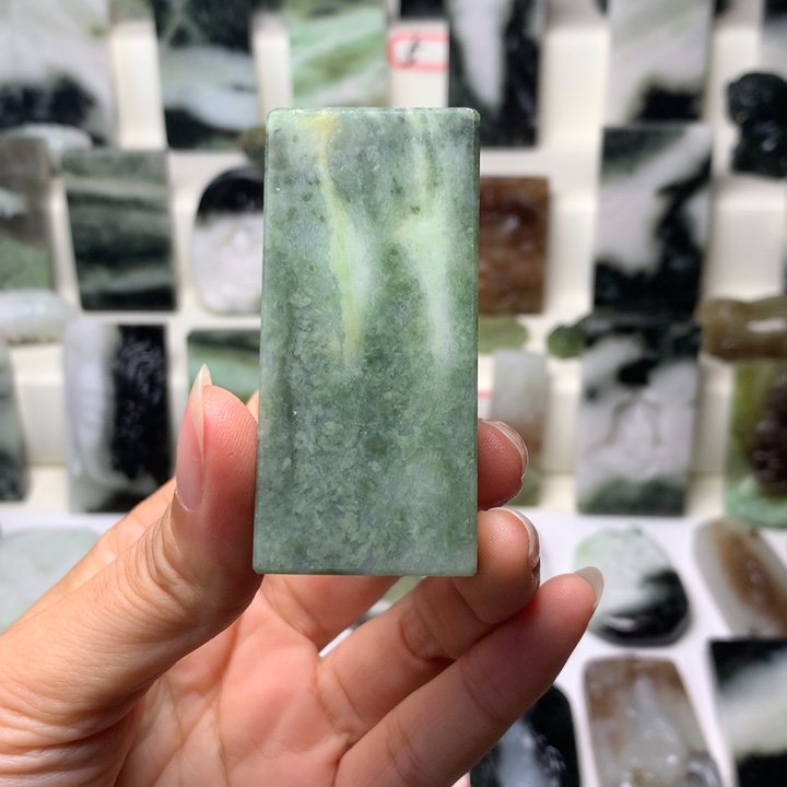 独山玉未镶嵌颈饰