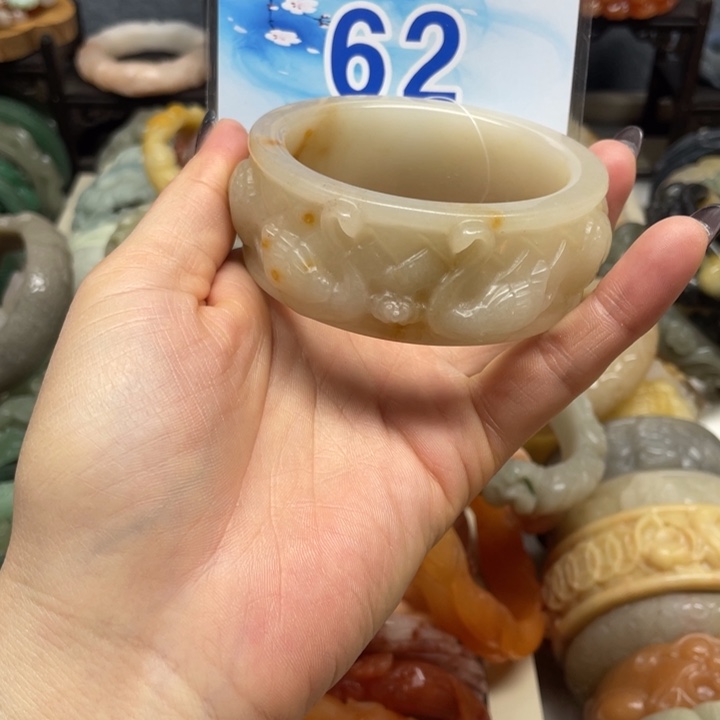 石英岩玉未镶嵌手镯