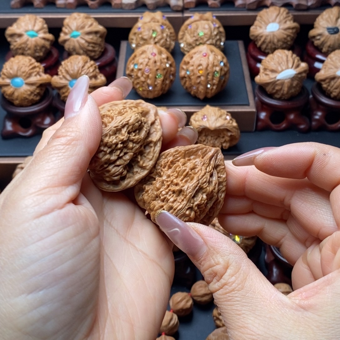 文玩核桃吊坠佛耳