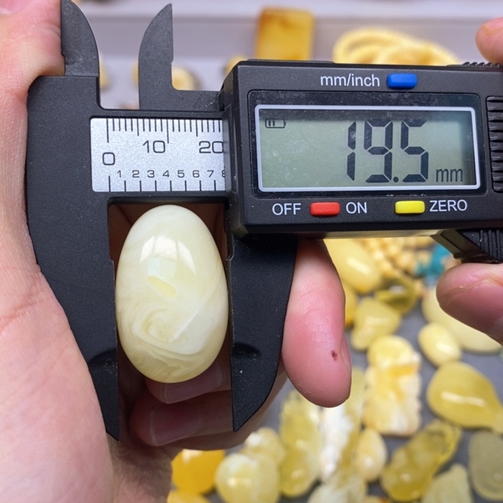 未镶嵌琥珀珠宝奇石