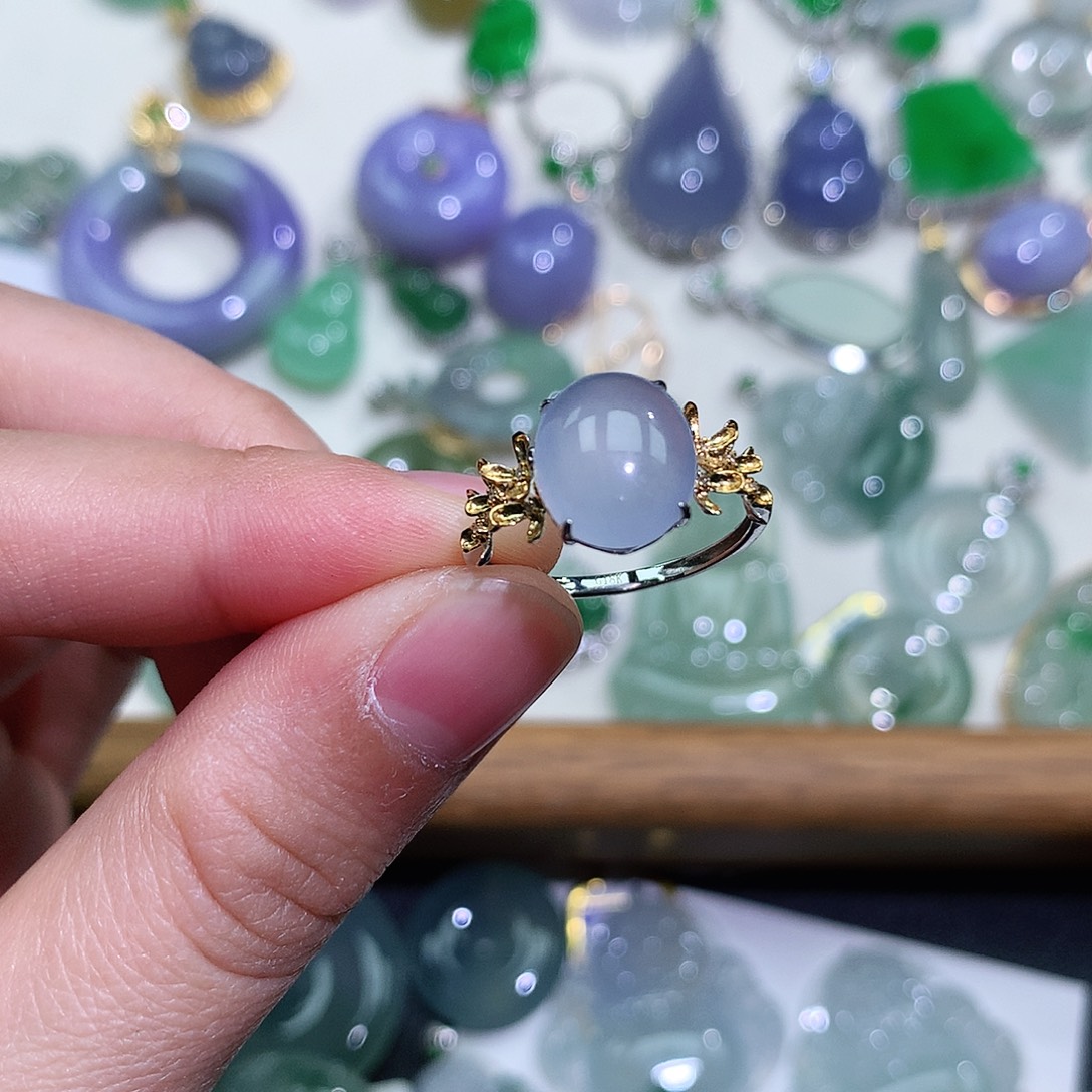 翡翠18K金镶嵌颈饰戒指